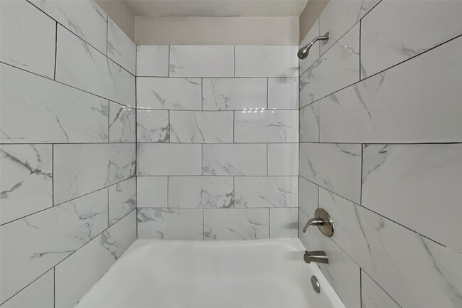 Building Photo - 9615 Orangevale Dr