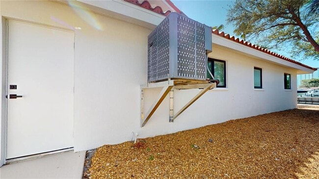 Building Photo - 6380 3rd Palm Point