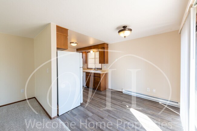Building Photo - Updated 2 Bedroom Home in Quiet Neighborhood