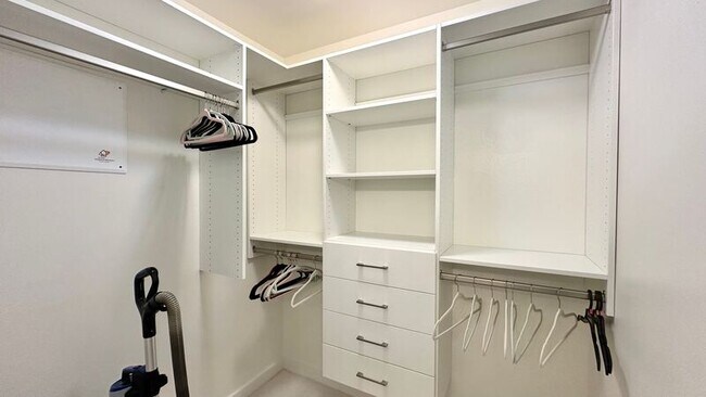 Building Photo - 92-1001-1001 Aliinui Dr