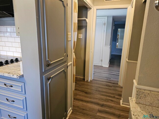 Building Photo - 1801 Eastridge Dr