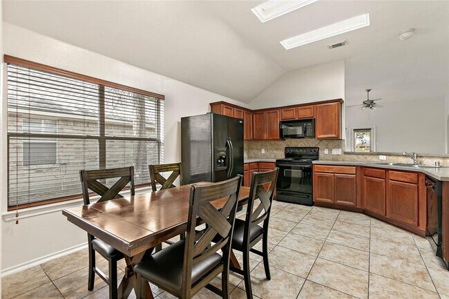Building Photo - 27 N Regan Mead Cir