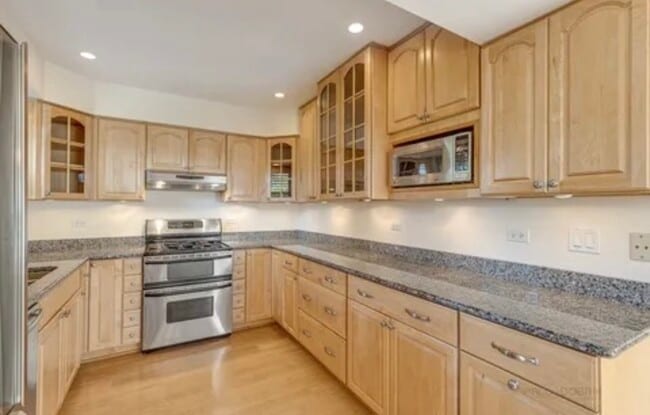 Building Photo - 315 E Valley Ln