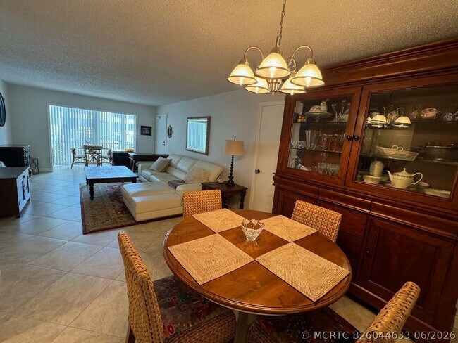 Building Photo - 6219 Bay Club Dr