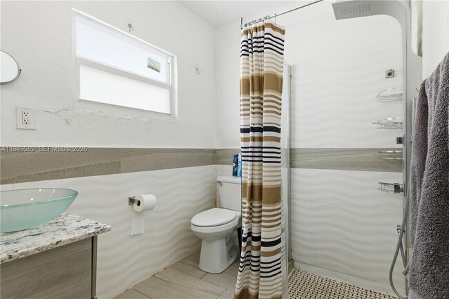 Building Photo - 5737 SW 6th St