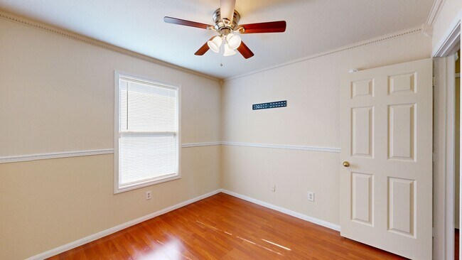 Building Photo - FREE DECEMBER RENT! PETS WELCOME!!!