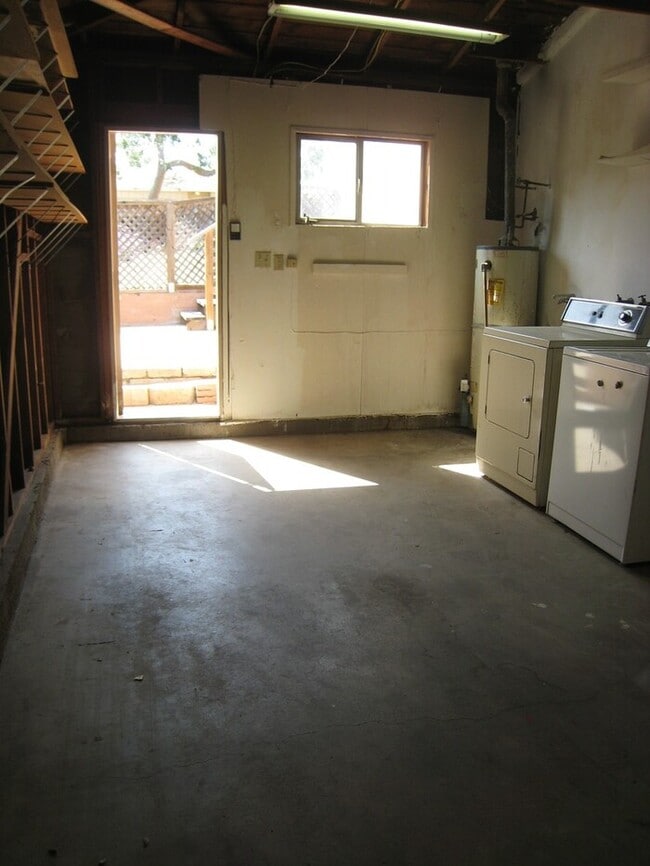 Building Photo - Beautiful La Mesa home w/ huge yard & garage