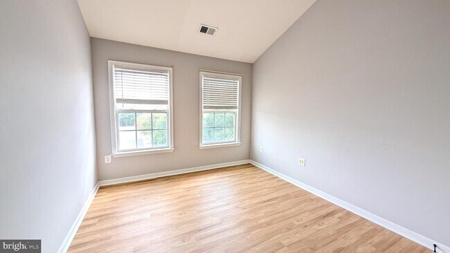 Building Photo - 13996 Khalid Ln