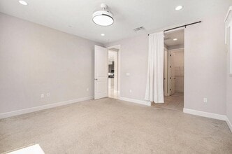 Building Photo - 31 Cortina Dr