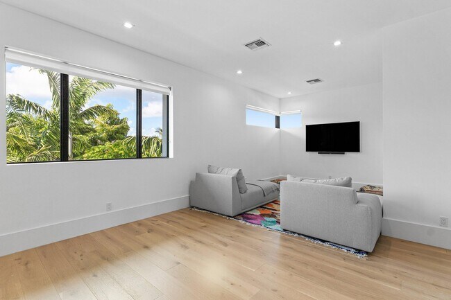 Building Photo - 130 Pineapple Rd