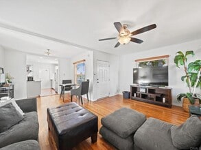 Building Photo - 367 Hedge Way