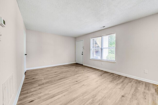 Building Photo - 335 Railroad St