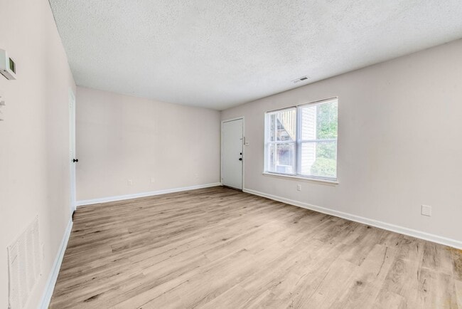 Building Photo - 363 Railroad St