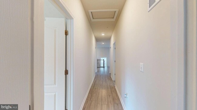 Building Photo - 10909 Meridian Hill Way