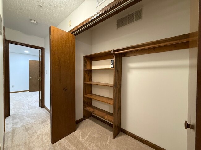 Building Photo - 44790 Locust Ridge Ct