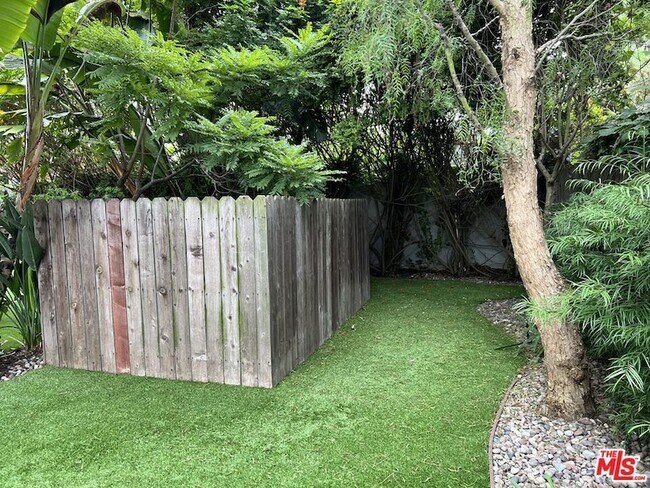 Building Photo - 1019 Camino Real