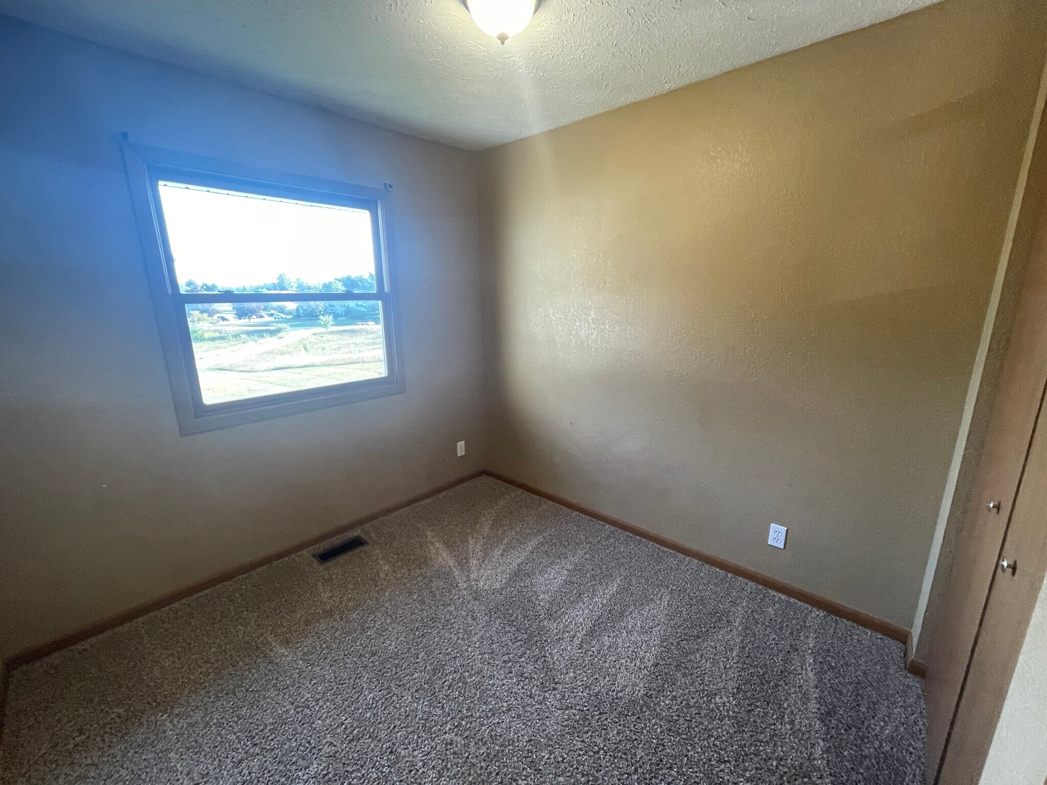Building Photo - 1787 Apartment Dr