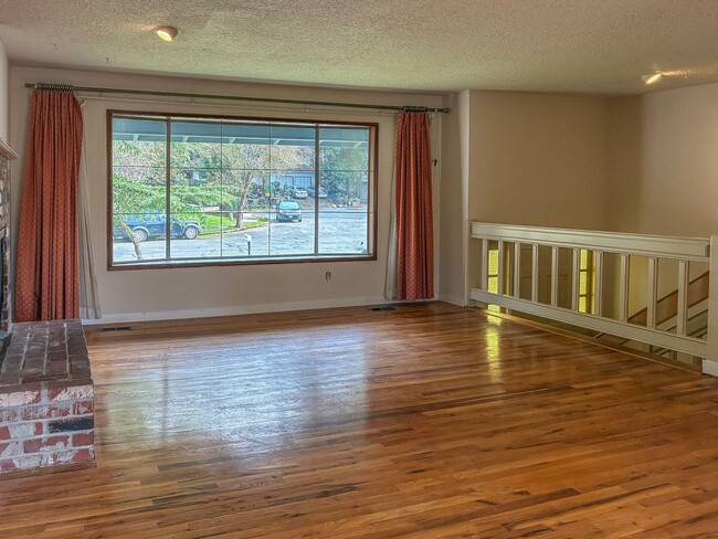 Building Photo - Beaverton Home Available ! Inquire today for a tour !