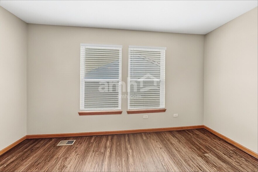 Building Photo - 3229 Kenilworth Ln
