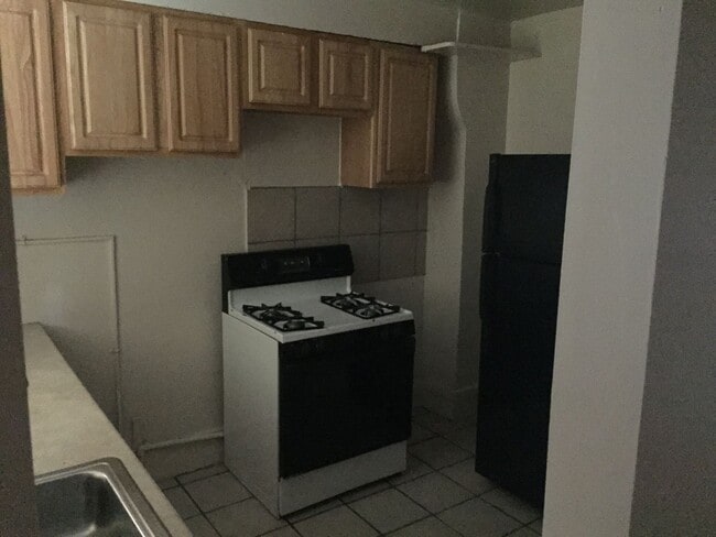 Building Photo - Great Druid Hill Home