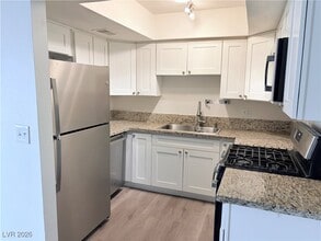 Building Photo - 4350 Caliente St