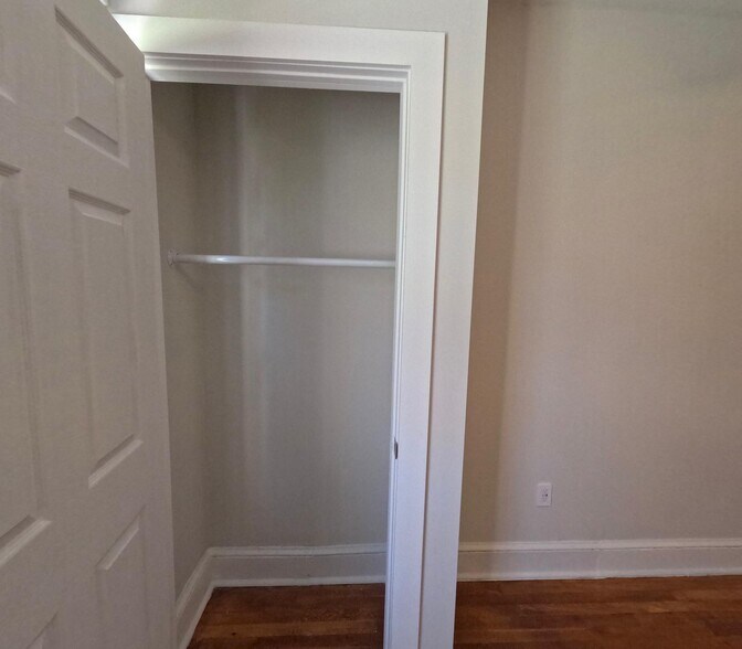 Building Photo - 4317 River Rd NW