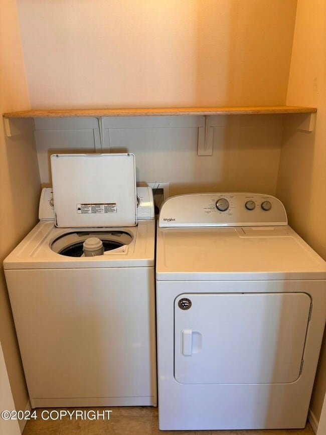 Building Photo - 2 Bed UMED Townhouse