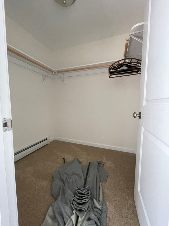 Building Photo - 7 Browns Freehold