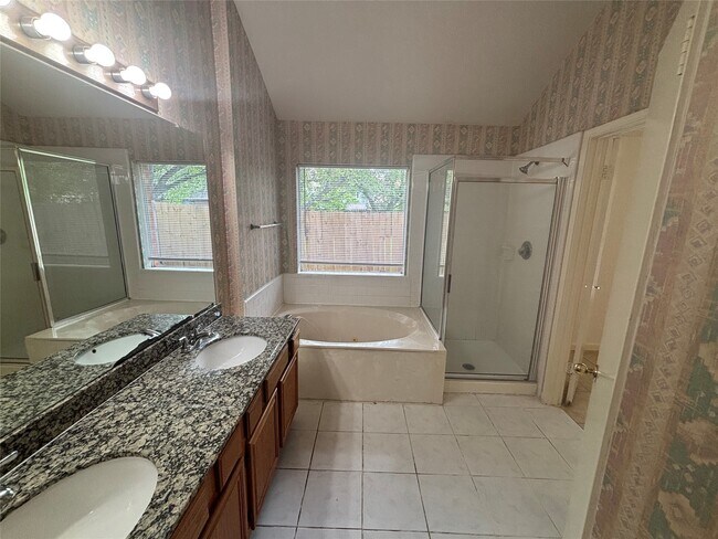 Building Photo - 15803 Mission Estates Ct