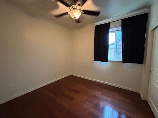 Building Photo - Nice condo located in Balboa Park. Water/Sewer/Garbage included
