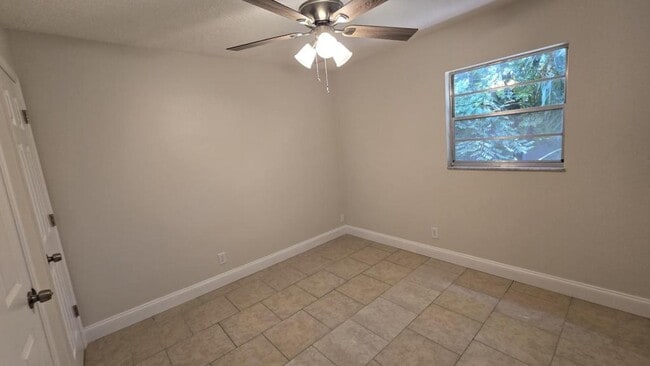 Building Photo - 556 Lambright Rd