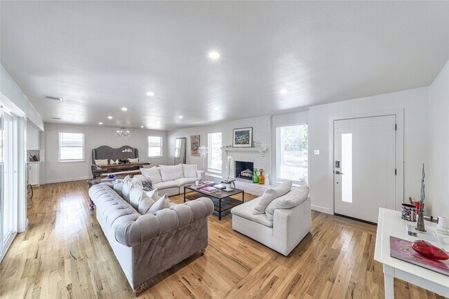 Building Photo - 5837 Clendenin Ave