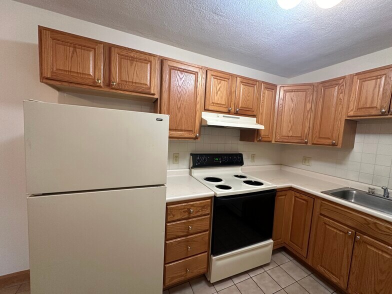 Building Photo - 282 Grove St