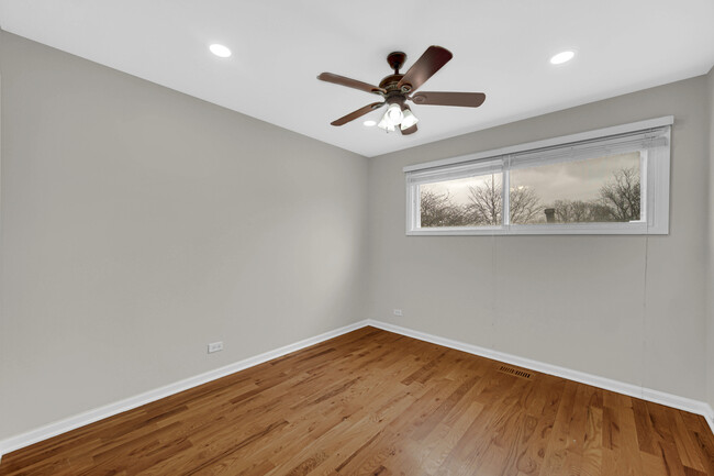 Building Photo - 2301 Knollwood Cir