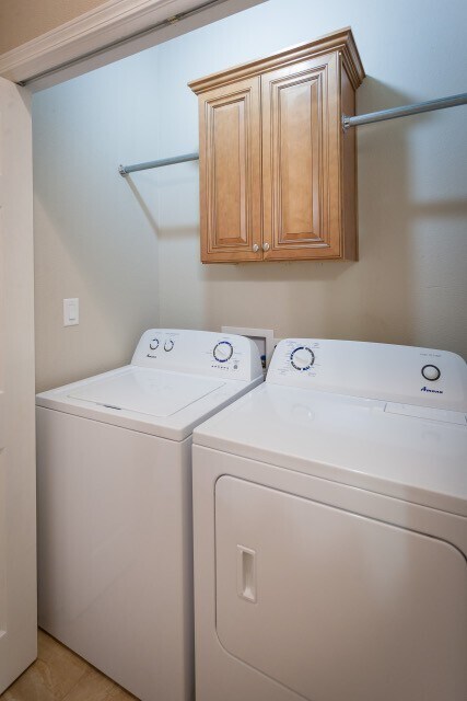 Building Photo - Beautiful duplex with granite countertops ...