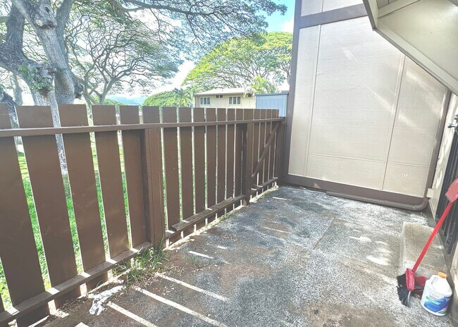 Building Photo - SPACIOUS TOWNHOUSE 2 BED/1.5 BATH/1 PRKG, ...
