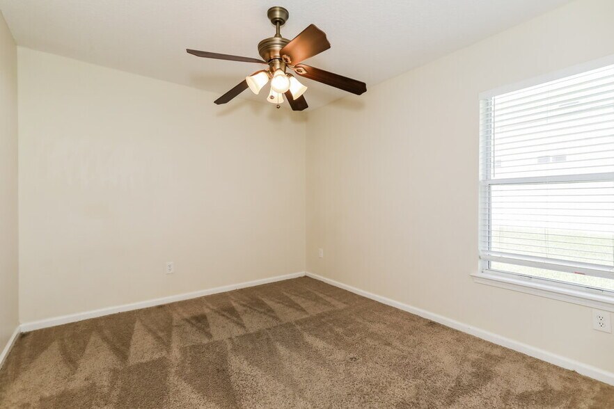 Building Photo - 3460 Live Oak Hollow Dr