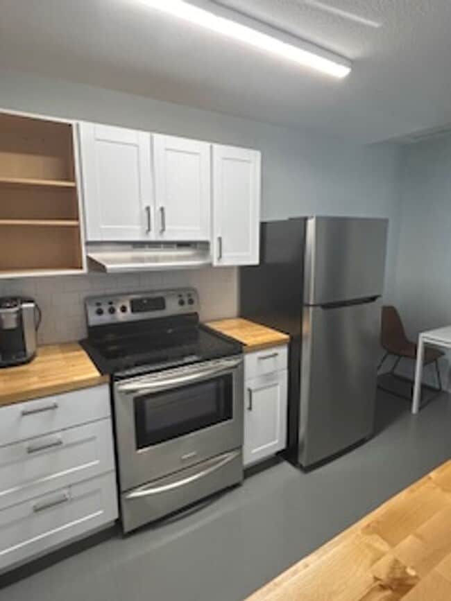 Building Photo - Quaint 1/1 apartment