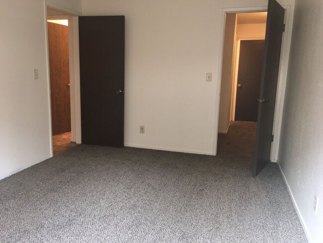 Building Photo - Nice condo located in the Sierra North Vil...