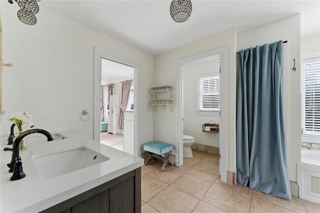 Building Photo - 302 Hascall Rd NW