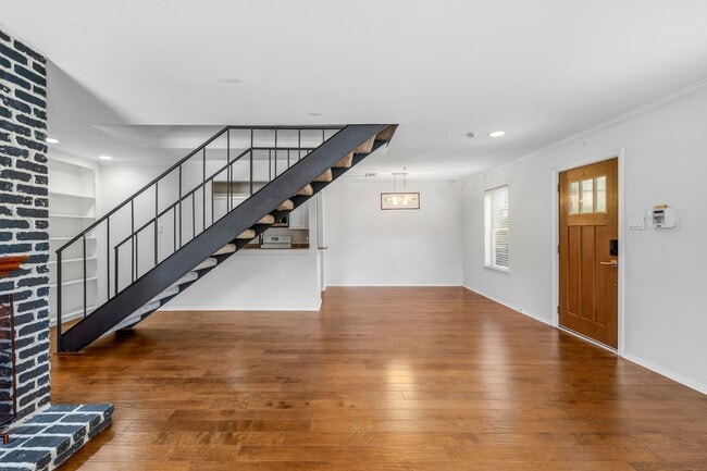 Building Photo - 5534 Beverly Hill St