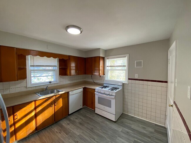 Building Photo - Wonderful Family Home With Lots of Space