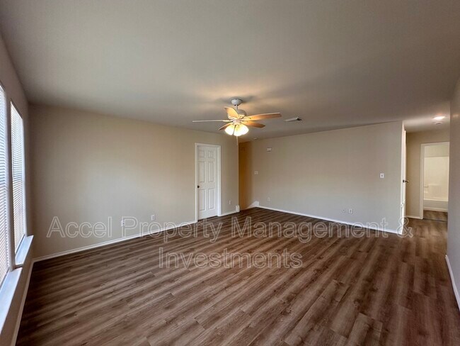 Building Photo - 819 Briarwood Dr