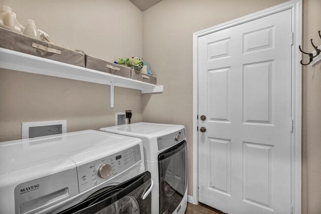 Building Photo - 411 W St Elmo Rd