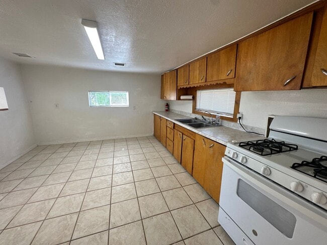 Building Photo - 2 bedroom 1 bathroom house for rent in Blanco