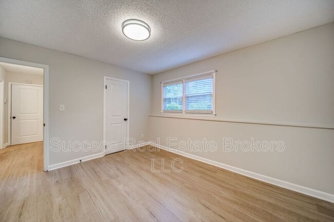 Building Photo - 4734 N Springs Rd NW