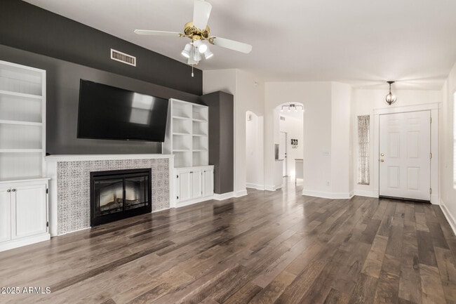 Building Photo - 1132 N Hudson Pl