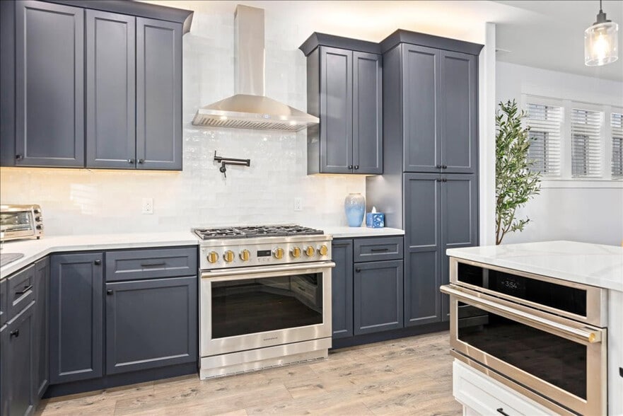 Building Photo - 9412 Ventnor Ave