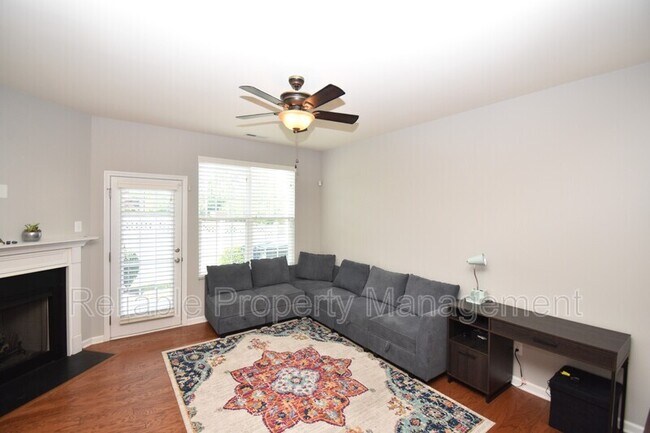 Building Photo - 830 Cupola Dr