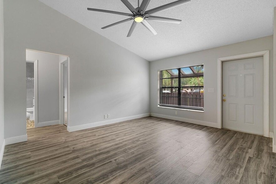 Building Photo - 9 Via de Casas Norte